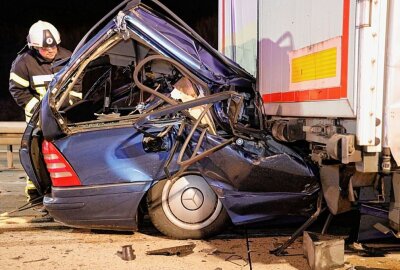 Tödlicher Unfall auf der A4 nahe Chemnitz - Auf der A4 bei Chemnitz ereignete sich in der Nacht auf Mittwoch ein tödlicher Unfall. Foto: Harry Härtel