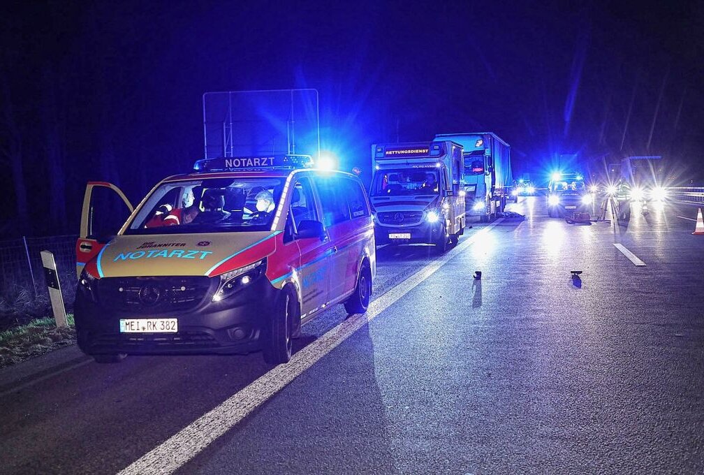 Tödlicher Unfall auf der A4: Person von LKW erfasst - Auf der A4 kam es zu einem tödlichen Verkehrsunfall. Foto: Roland Halkasch