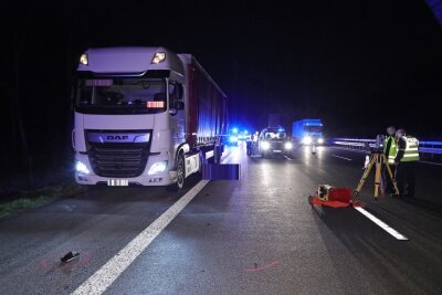 Tödlicher Unfall auf der A4: Person von LKW erfasst - Auf der A4 kam es zu einem tödlichen Verkehrsunfall. Foto: Roland Halkasch