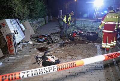 Tödlicher Verkehrsunfall in Dresden: 28-Jähriger erliegt seinen Verletzungen - Gestern kam es 23.05 Uhr auf der Großenhainer Straße/Ecke Harkortstraße zu einem tödlichen Verkehrsunfall. Foto: Roland Halkasch