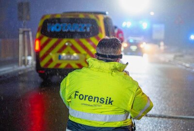 Tödlicher Verkehrsunfall in Sachsen: Person wird von PKW erfasst - Eine Person kommt bei Unfall in Herrnhut ums Leben. Foto: xcitepress