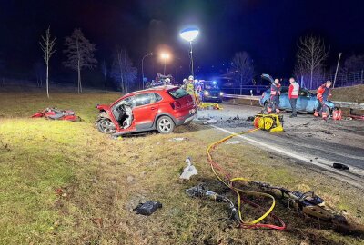 Tödlicher Verkehrsunfall zwischen Markersbach und Raschau - Auf der B101 kam es am Samstagabend zu einem tödlichen Verkehrsunfall. Foto: Daniel Unger