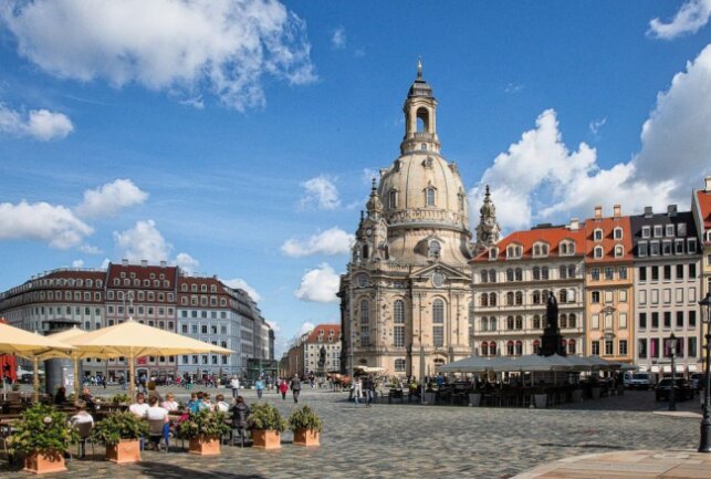 Top 10 Ausflugstipps in Dresden und Umgebung - Die Dresdner Innenstadt hat viel Sehenswertes zu bieten. Wir empfehlen einen Kutschfahrt durch die Altstadt, vorbei an der Frauenkirche, dem Zwinger, der Semperoper, dem Grünen Gewölbe und dem Residenzschloss. Foto: Pixabay/Maxmann