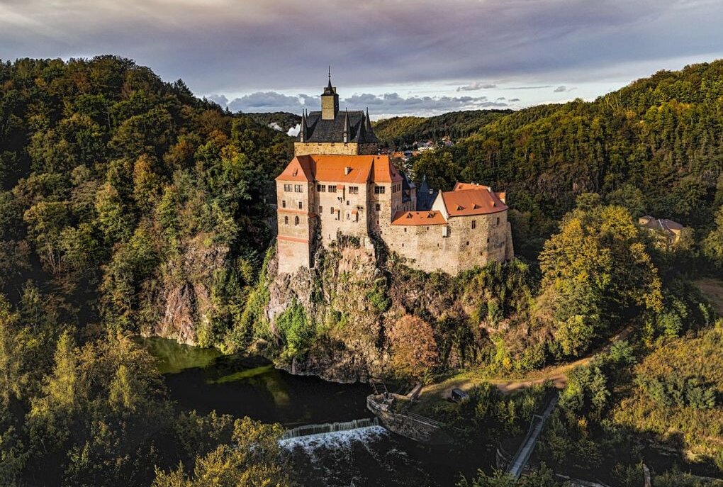 Die Burg Kriebstein ist eine im 14. Jahrhundert gegründete Burg am Fluss Zschopau. Hier gibt es eine tolle Ausstellung und hin und wieder finden im Sommer Open Airs hier statt. Foto: Georg Roske