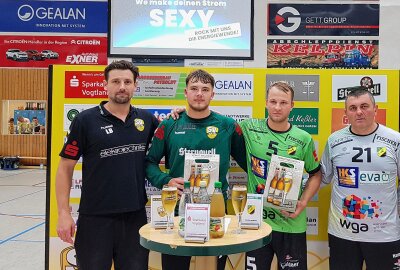 Topspiel in der Handball-Oberliga: Plauen erwartet Full House - Cheftrainer Ladislav Brykner (jeweils links im Bild) hoffen auf eine Fortsetzung der Erfolgsserie. Foto: Karsten Repert