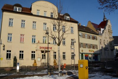 Totalausfall: Sächsische Bürgermeister canceln Weihnachtsmärkte! - Gähnende Leere auf dem Tauchaer Markt.