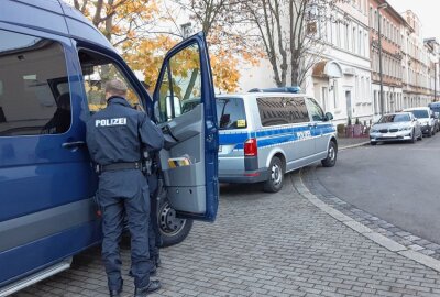 Tote Frau in Leipziger Hotel: Tatverdächtiger festgenommen - Die Spurensicherung ermittelt im Hotel Adler, nach dem Fund der Leiche. Foto: Anke Brod