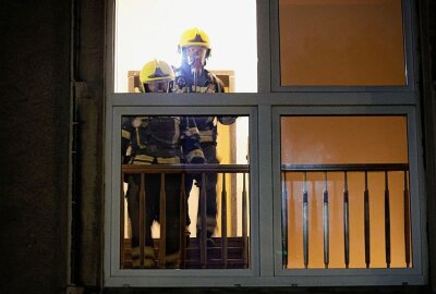 Tote in Chemnitzer Wohnung aufgefunden - Die 91-jährige Mieterin ist wohl an einer Kohlenmonoxid-Vergiftung gestorben. Bei Eintreffen der Feuerwehr wurde in der Wohnung eine leblose Person entdeckt. Foto: Harry Haertel