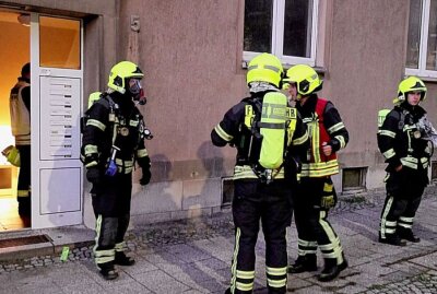 Tote in Chemnitzer Wohnung aufgefunden - Die 91-jährige Mieterin ist wohl an einer Kohlenmonoxid-Vergiftung gestorben. Bei Eintreffen der Feuerwehr wurde in der Wohnung eine leblose Person entdeckt. Foto: Harry Haertel