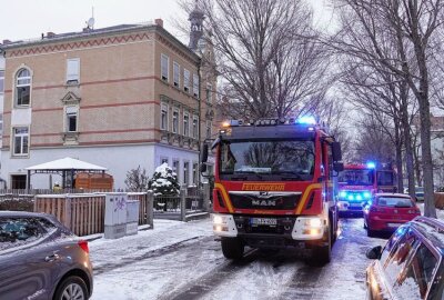Tote Person nach Schwelbrand in Wohnung entdeckt - Eine Person starb nach Schwelbrand in Wohnung. Foto: Roland Halkasch