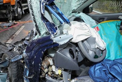 Toyota erleidet Totalschaden - Der Toyota Yaris wurde völlig zerstört. Foto: Roland Halkasch
