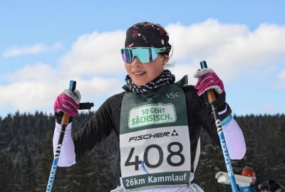 Traditioneller Langlaufwettbewerb mit über 600 Teilnehmern - Charlotte Böhme vom SV Stützengrün hat bei den Frauen über 26 Kilometer klassische gewonnen. Foto: Ralf Wendland