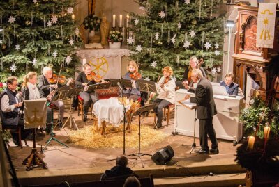 Traditionelles Konzert lockt 200 Besucher in die Mauersberger Kirche - Johannes Stuhlemmer leitete das Konzert "Weihnachtliche Musik zwischen den Jahren". Foto: Jan Görner