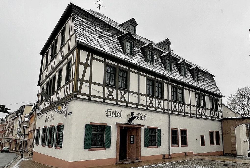 Traditionsreiches Gasthaus im Erzgebirge schließt die Pforten - Im Hotel Roß in Zwönitz gehen die Lichter aus - Pächter und Stadt haben den bestehenden Vertrag aufgehoben. Foto: Ralf Wendland