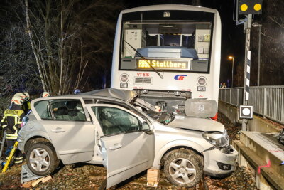 Am 5. Januar ereignete sich im erzgebirgischen Oelsnitz ein tödlicher Unfall, bei dem ein 81-jähriger Autofahrer verstarb.