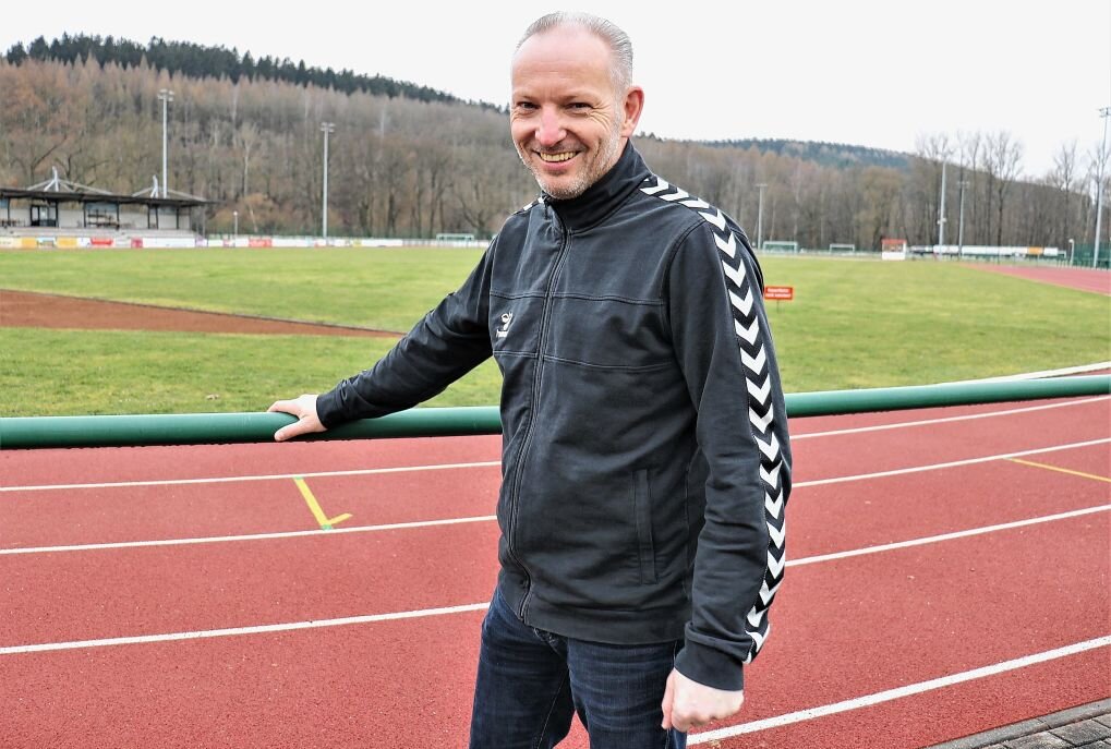 Trainerabgang mit Paukenschlag beim HV Chemnitz - Thomas Sandner hat sich mit dem Meistertitel als Trainer des HV Chemnitz verabschiedet. Foto: Knut Berger