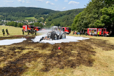 Brand auf einem Feld im Erzgebirge. Foto: Daniel Unger