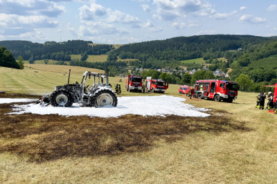 Brand auf einem Feld im Erzgebirge. Foto: Daniel Unger