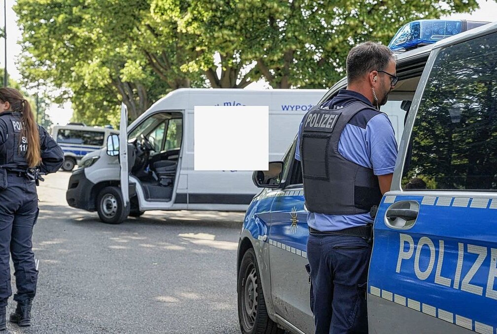 Transporter-Fahrer ergreift Flucht nach Polizeikontrolle - Der Fahrer eines polnischen Transporters ergriff die Flucht, nachdem die Polizei ihn kontrollieren wollte. Foto: xcitepress