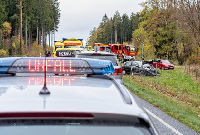 In Pockau-Lengefeld ereignete sich ein Verkehrsunfall. Symbolbild. Foto: David Rötzschke/Archiv