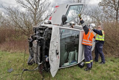 Transporter überschlägt sich mehfach auf A4: Fahrer hatte Schutzengel - Auf der A4 kam es zu einem Unfall. Foto: Andreas Kretschel