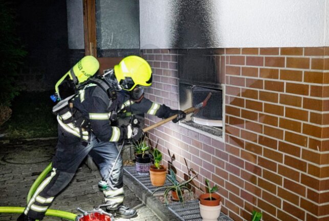 Treibt ein Brandstifter sein Unwesen? Serie von Kellerbränden in Chemnitz - Kellerbrand in Chemnitz. Foto: Harry Härtel
