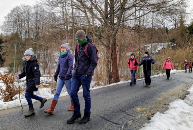Trotz Corona: 1. Winterwandertage voller Erfolg - Insgesamt 363 Wanderer waren unterwegs. Im Bild die Erlbacher Tour am Schulteich. Fotos: Pressebüro Repert