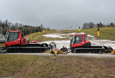 Trotz Tauwetter: Diese Skischule im Erzgebirge ist noch aktiv - Der klassische Skibetrieb ist in der Skiarena Eibenstock aktuell nicht möglich. Foto: Ralf Wendland