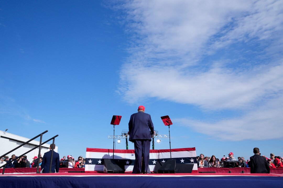 Trumps Warnung vor "Blutbad" sorgt für Aufregung - Donald Trump, ehemaliger US-Präsident und republikanischer Bewerber um die Präsidentschaftskandidatur, spricht bei einer Wahlkampfveranstaltung.
