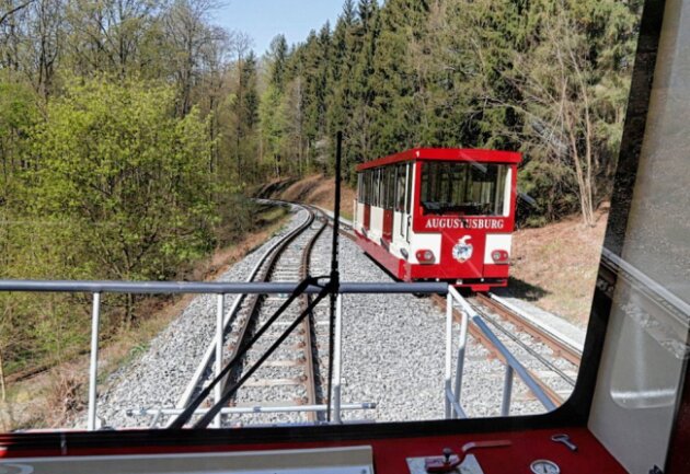 TÜV und neue Schwellen: Die Drahtseilbahn in Augustusburg macht Pause - Die Drahtseilbahn schließt ab dem 6. März für drei Wochen. Foto: Jan Härtel