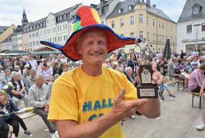 Udo Parthum erhält für sein Engagement Auszeichnung der Stadt Schneeberg - Udo Pathum hat für sein Engagement das "Silberne Herz" der Bergstadt Schneeberg verliehen bekommen.Foto: Ralf Wendland