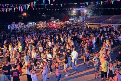 Über 1000 Besucher feierten 45. Pöhler Strand- und Laternenfest - Auf dem Festgelände genossen über 1000 Besucher die Open-Air-Atmosphäre. Foto: Thomas Voigt