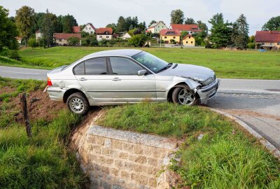 Über 2,5 Promille: 41-Jähriger landet mit PKW in Straßengraben - Ein BMW-Fahrer kam mit 2,65 Promille von der Strasse ab. Foto: Thomas Baier
