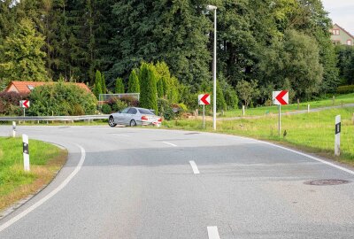 Über 2,5 Promille: 41-Jähriger landet mit PKW in Straßengraben - Ein BMW-Fahrer kam mit 2,65 Promille von der Strasse ab. Foto: Thomas Baier