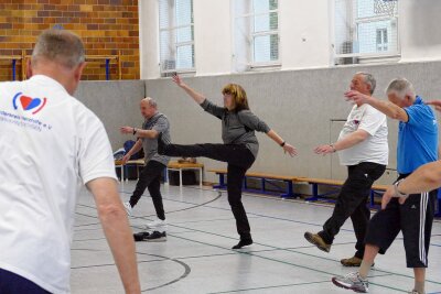 Über 600 Rehabilitierte: Zschopauer Herzsportgruppe feiert Jubiläum - Es gibt viele Bewegungsformen, um den Körper in Schwung zu bringen. Foto: Andreas Bauer