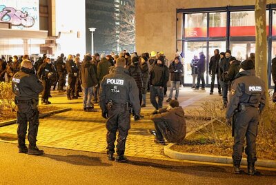 Über 700 Ordnungswidrigkeitsanzeigen bei Aufzügen gegen Corona-Maßnahmen in Sachsen - Demonstration von Coronagegnern in Chemnitz. Foto: Harry Härtel