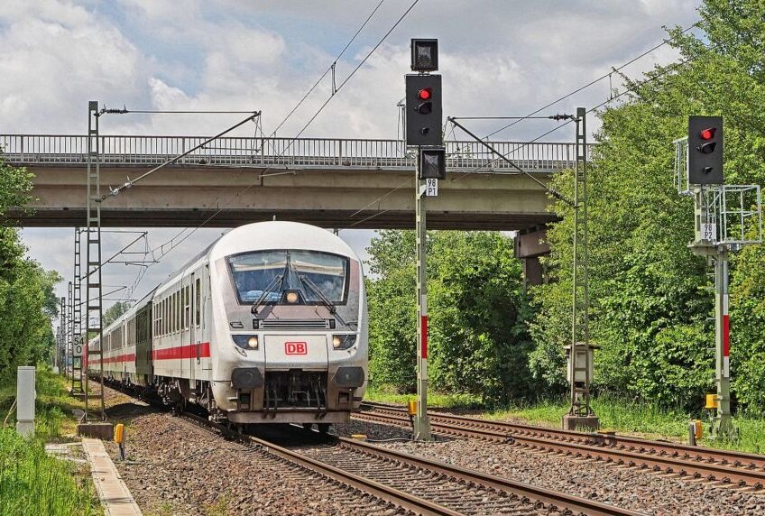 Von der erneuten Angliederung der Großstadt Chemnitz an den Fernverkehr profitiert der Landkreis Mittelsachsen. Foto: pixabay