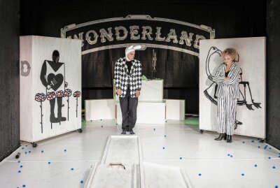 Überblick: Februarprogramm der Theater Chemnitz - "Alice im Wunderland". Foto: Nasser Hashemi