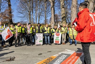 Überblick: Hier wird die nächsten Tage in Sachsen gestreikt - Warnstreik Unilever-Werk Auerbach am Donnerstag. Foto: David Rötzschke