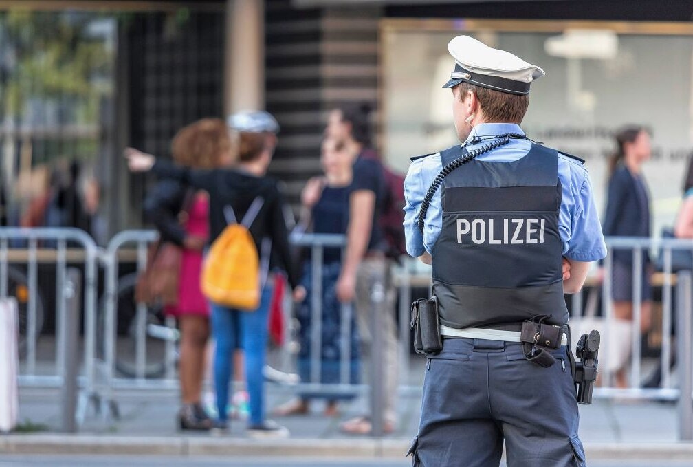 Überdrehter Senior am Chemnitzer Hauptbahnhof: Polizei findet Drogen - Symbolbild. Foto: Adobe Stock