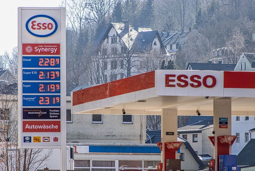 Ukraine-Krieg: Benzin an tschechischen Tankstellen teilweise ausverkauft - Die Esso Tankstelle Talstraße Annaberg-Buchholz. Foto: André März