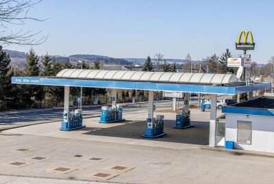 Ukraine-Krieg: Benzin an tschechischen Tankstellen teilweise ausverkauft - Gähnende Leere an der ARAL Tankstelle in Annaberg-Buchholz an der B95. Foto: André März