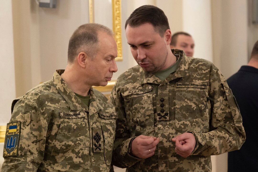 Ukraine sieht leichte Stabilisierung bei Charkiw - Olexander Syrskyj (l), Oberbefehlshaber der ukrainischen Streitkräfte, und Kyrylo Budanow, Chef des ukrainischen Militärgeheimdienstes HUR.