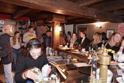 Ukrainische Gäste kochen für Helfer in Zwickau - Aktion für Ukraine-Flüchtlinge. Foto: Mario Dudacy