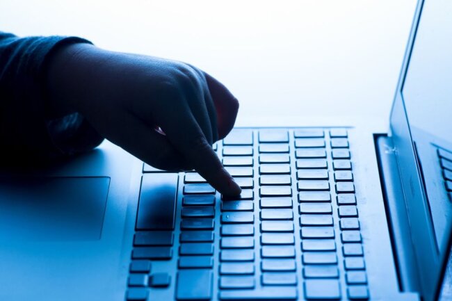 Cybermobbing: Viele Jugendliche werden im Internet Opfer von Mobbing und Beleidigungen.