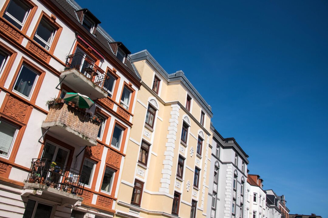 Umfrage: So will man in Deutschland gern wohnen - Mietwohnung mit drei Zimmern im Erdgeschoss, inklusive Balkon und einem Badezimmer mit Fenster und Dusche: Das sind laut Umfrage die begehrtesten Wohnungen.