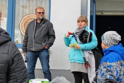 Umweltaktion des Zschopauer Jugendclubs kommt gut an - Mathias Raschke und Martina Oehme vom Jugendclub organisierten die Aktion. Foto: Andreas Bauer
