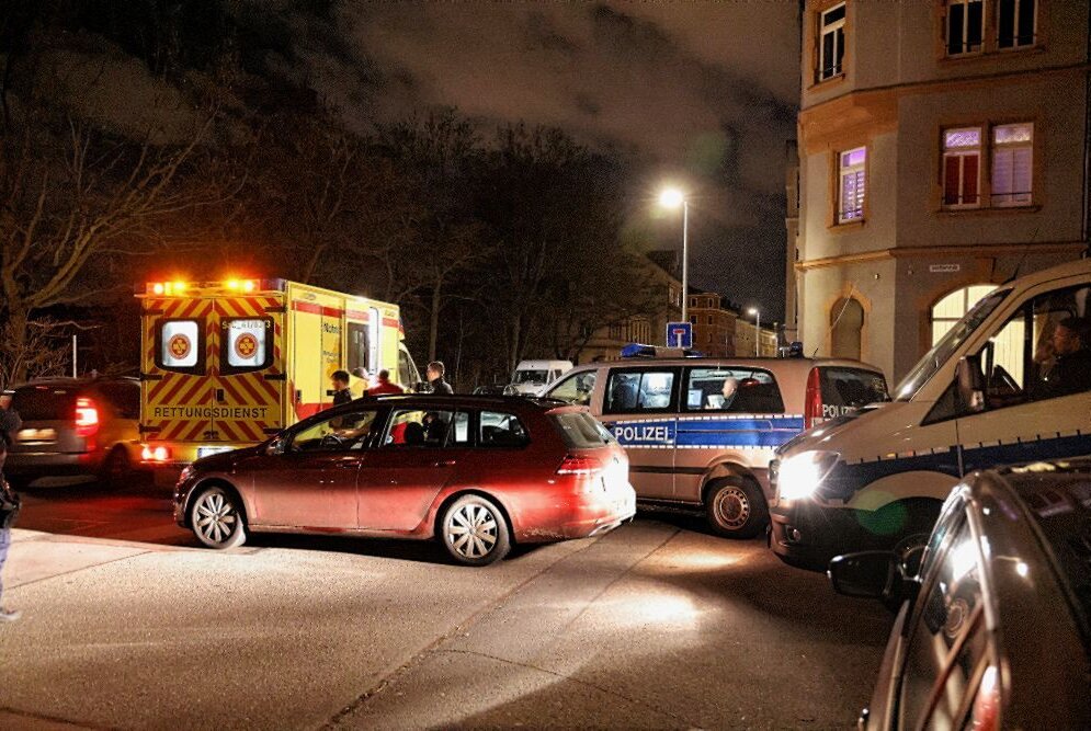 Unbekannte rauben 29-Jährigen aus: Polizei sucht Zeugen - Am Donnerstag wurden Rettungskräfte und Polizei wegen einem Raubüberfall zur Hammerstraße gerufen. Foto: Harry Härtel