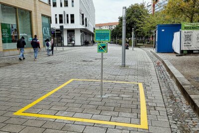 Unbekannte Schilder sorgen in Chemnitz für Verwunderung - Eine aufwändige Protestaktion oder ein Spaß? Foto: Harry Härtel