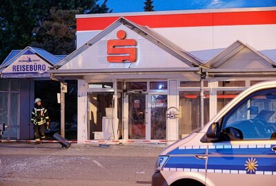 Gegen 3.30 Uhr wurde ein Geldautomat gesprengt. Foto: Harry Härtel / haertelpress